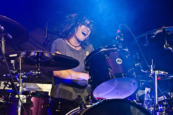 Nia Lovelis / Hey Violet
